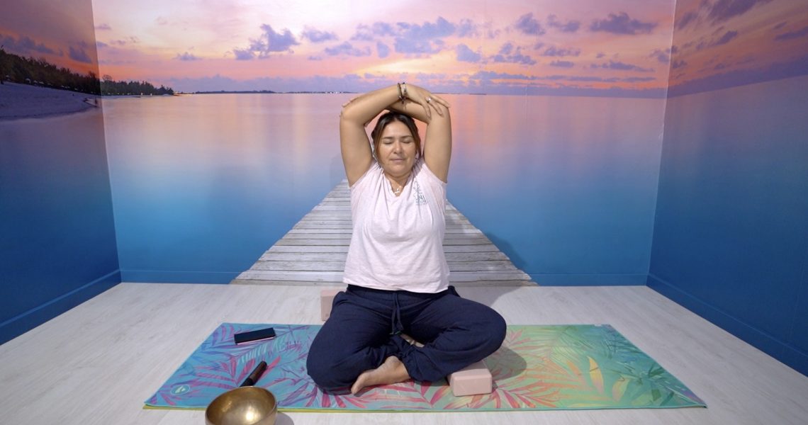 Sesión de Yoga de una hora y media, donde abordaremos la relajación consciente, ejercicios de respiración (pranayamas), posturas (asanas) y una breve meditación.